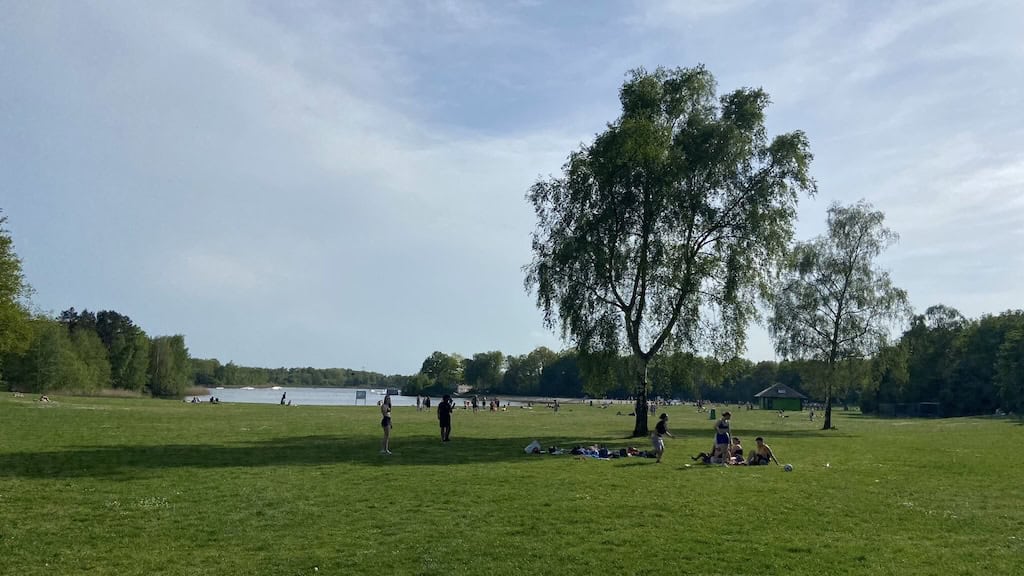 Recreatieplas het Rutbeek Enschede grasveld